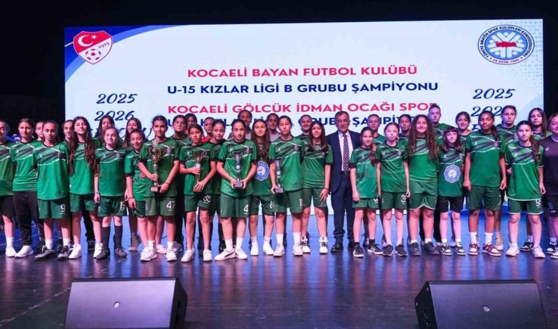 Kocaeli Büyükşehir Belediye Başkanı Tahir Büyükakın, kentte faaliyet gösteren amatör