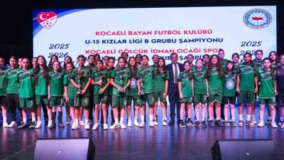 Kocaeli Büyükşehir Belediye Başkanı Tahir Büyükakın, kentte faaliyet gösteren amatör