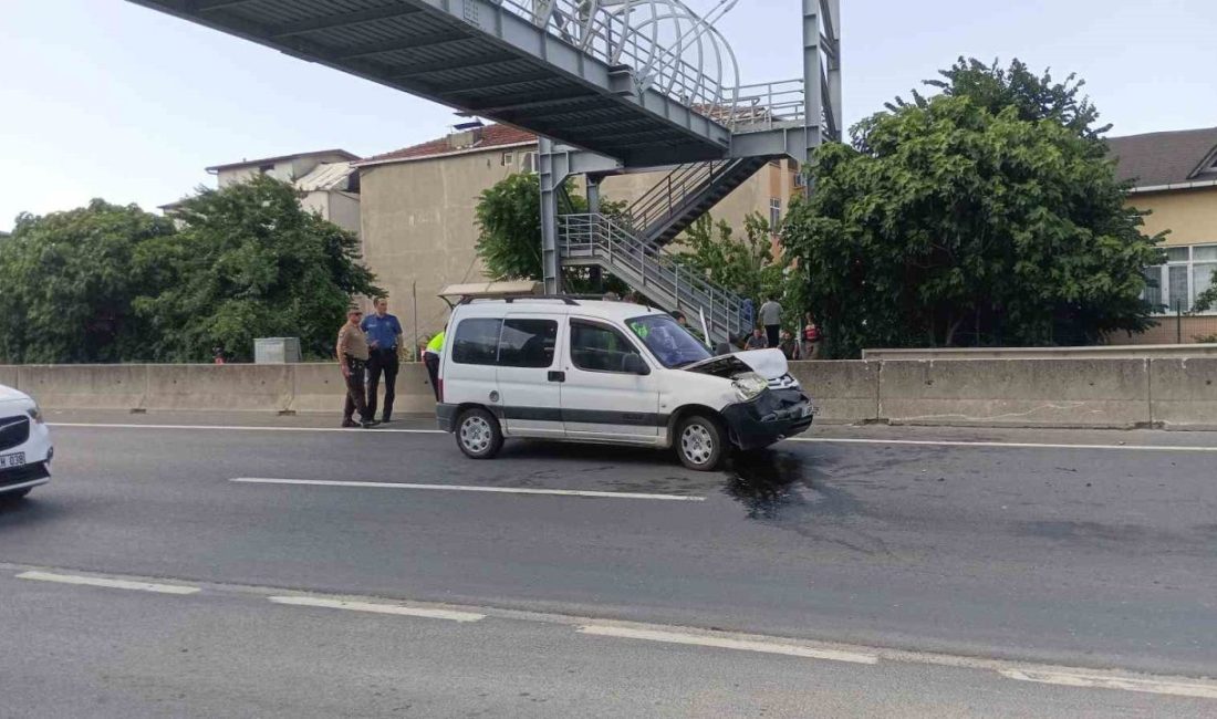 Kocaeli’de hafif ticari araç otomobile çarptı: 2 yaralı Kocaeli’nin Karamürsel ilçesinde hafif ticari aracın bir otomobile arkadan çarptığı