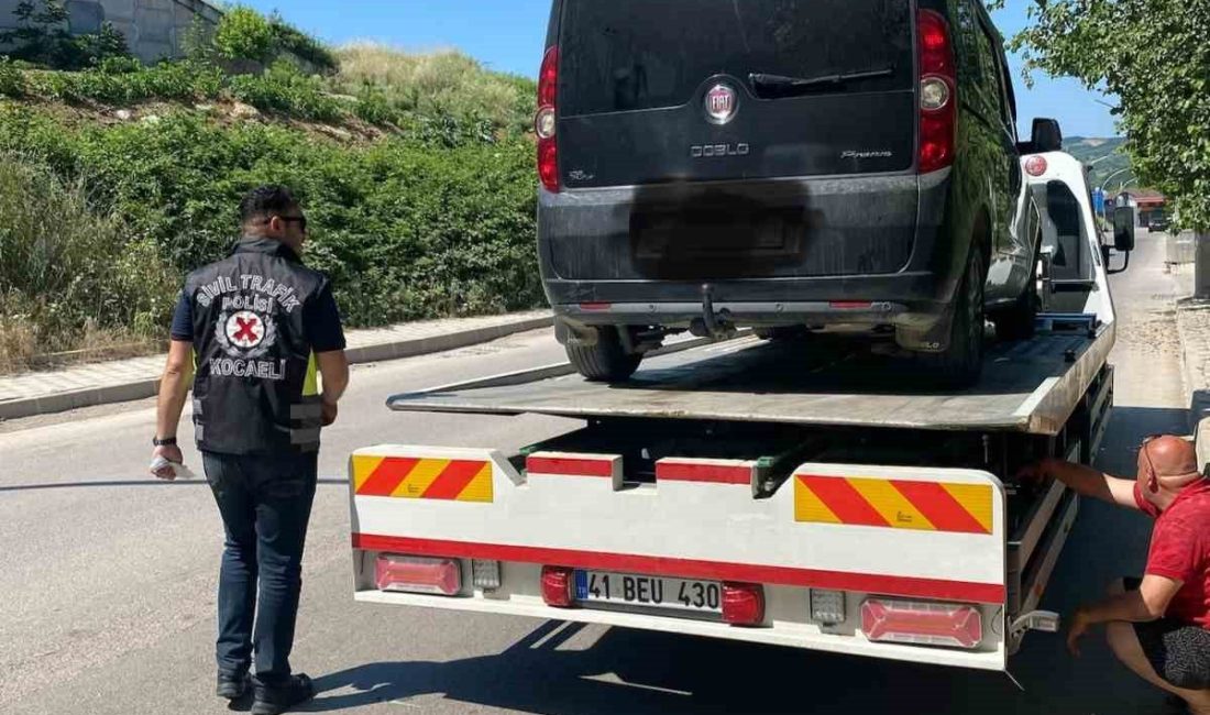 Kocaeli’de korsan taksi sürücüsü ve yolcuya ceza Kocaeli’de korsan taşımacılık yaptığı tespit edilen araç sürücüsüne 100 bin