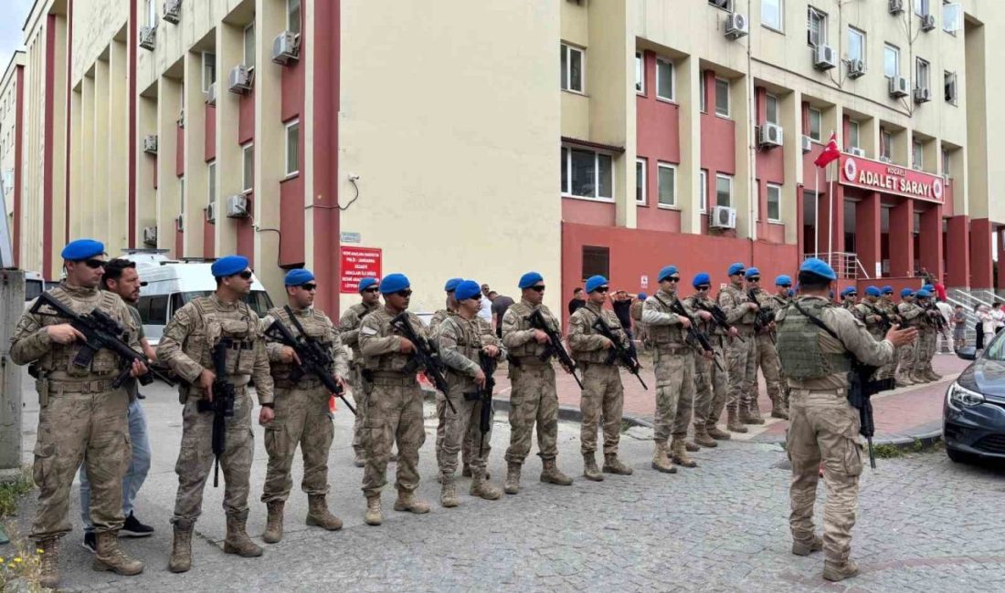 Kocaeli’de rüşvet ve tefecilik operasyonunda gözaltına alınan şüpheliler adliyede Kocaeli’de rüşvet ve tefecilik suçlarına karıştıkları iddiasıyla gözaltına alınan 18