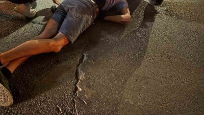 Kocaeli’nin Körfez ilçesinde seyir halindeki motosikletin yola aniden çıkan yayaya