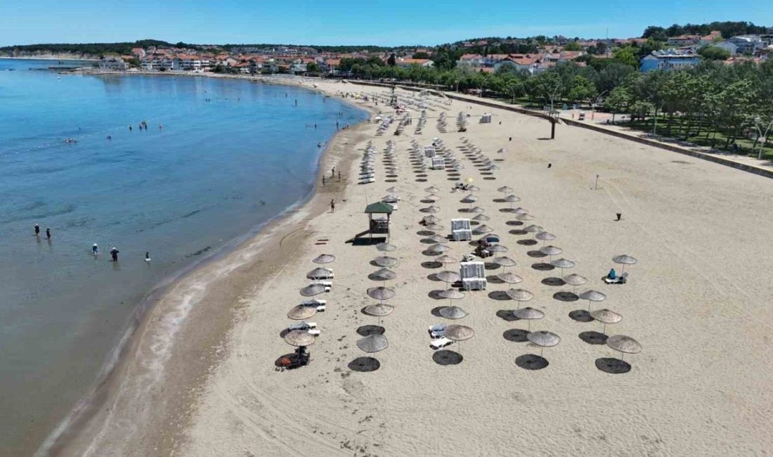Kocaeli’de vatandaşlar, Kandıra ilçesindeki mavi bayraklı plajların anlık yoğunluk ile