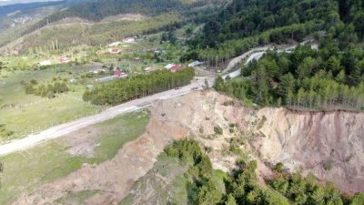 Kastamonu’nun Tosya ilçesinde kömür madeni sahasından kaynaklandığı iddia edilen heyelanlar,