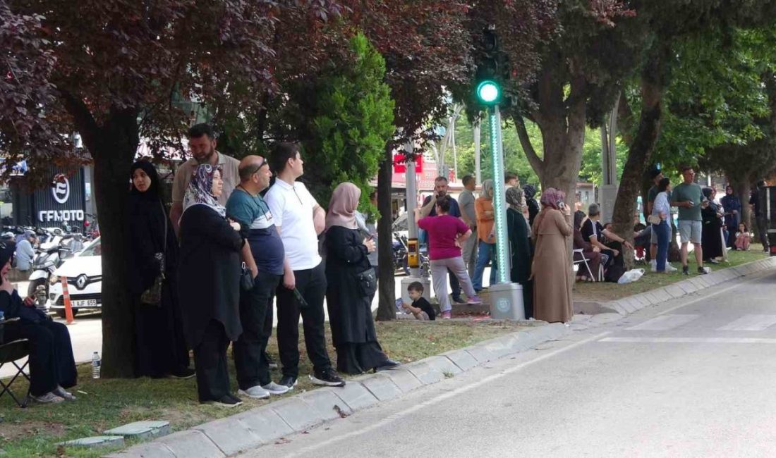 LGS heyecanı: Umutlar okul kapılarında Kocaeli’de binlerce öğrenci lise hayali için sınava girerek salonlarda ter