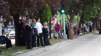 Kocaeli’de binlerce öğrenci lise hayali için sınava girerek salonlarda ter