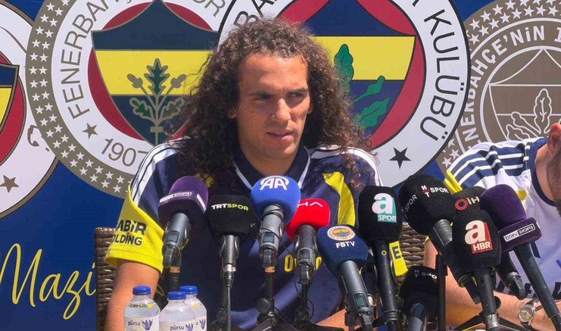 Fenerbahçe’nin Fransız futbolcusu Matteo Guendouzi, Teknik Direktör İsmail Kartal ile