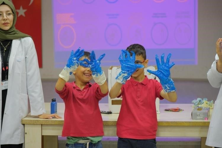 Bilecik Şeyh Edebali Üniversitesi Sağlık Bilimleri Fakültesi Hemşirelik Bölümü öğrencileri