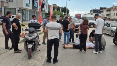 DÜZCE (İHA) – Düzce’nin İstanbul Caddesi’nde motosiklet sürücüsü, otomobile çarpmamak