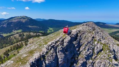 Kastamonu’da off-road tutkunları, 1850 rakımlı Koru Yaylası’ndaki yangın gözetleme kulesine