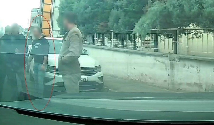 Kocaeli’nin Körfez ilçesinde ilkokul öğrencisi kız çocuklarını takip ederek müstehcen