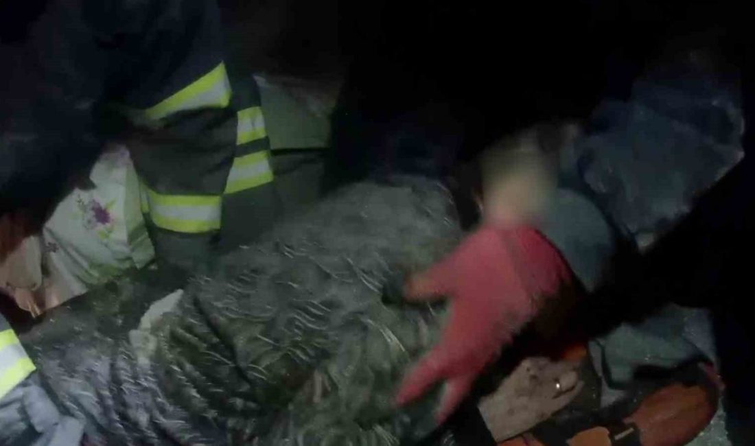 Kocaeli’de itfaiye ekiplerinin zorlu müdahaleleri ile saniyelerle yarıştıkları anlar kask