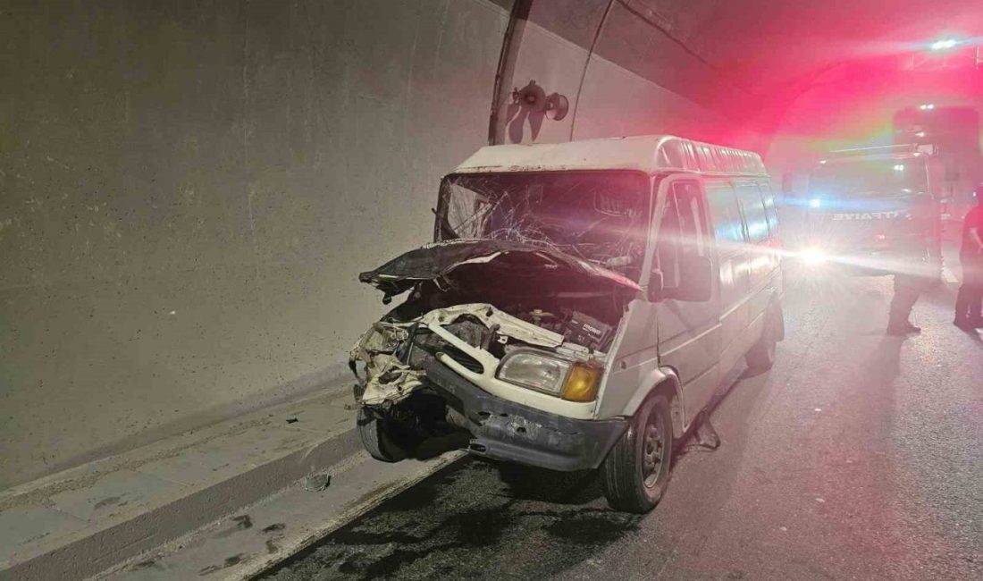 Bilecik’teki Osmangazi Tüneli içindeki meydana gelen trafik kazasında, 1’ağır 3