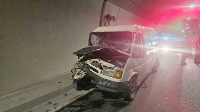 Bilecik’teki Osmangazi Tüneli içindeki meydana gelen trafik kazasında, 1’ağır 3