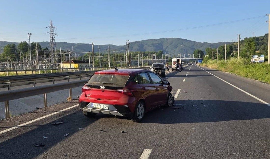 Bilecik’te seyir halindeki otomobil, aynı istikamette seyreden hafif ticari araca