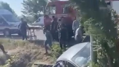 Sakarya’da kontrolden çıkarak menfeze düşen otomobilde anne ile kızı hayatını