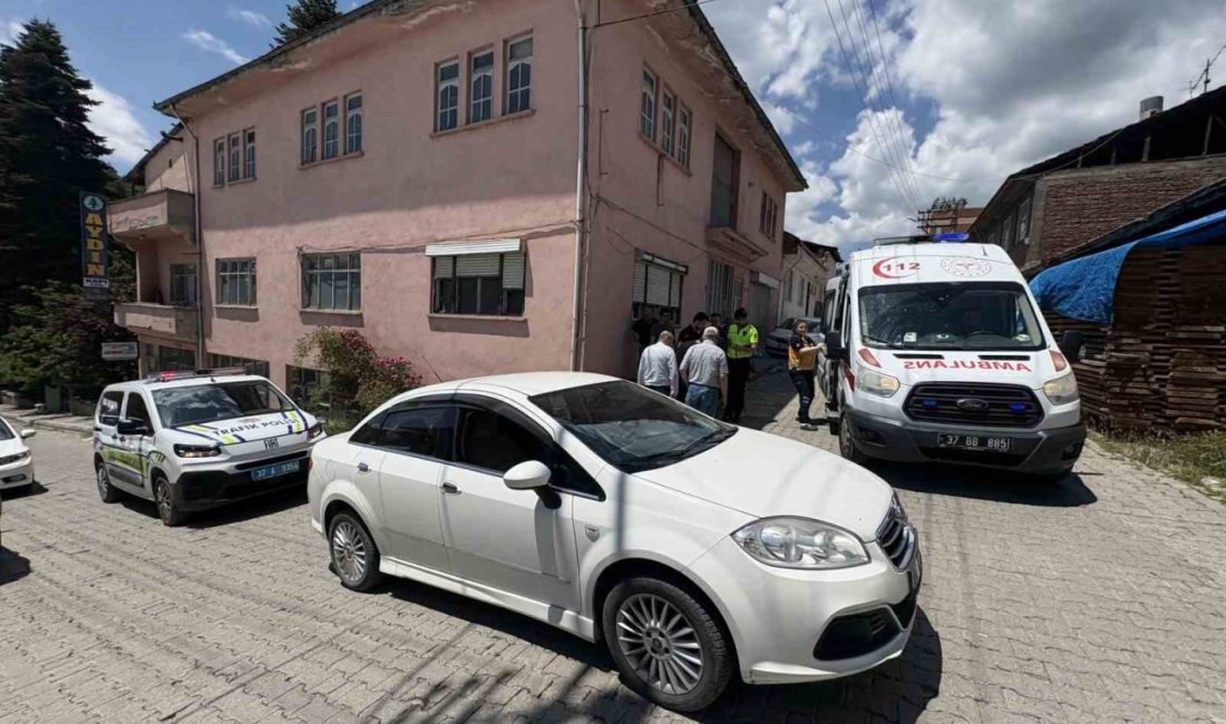 Oyun oynarken yola atlayan çocuğa otomobil çarptı Kastamonu’nun Tosya ilçesinde oyun oynarken aniden yola atlayan çocuk otomobilin