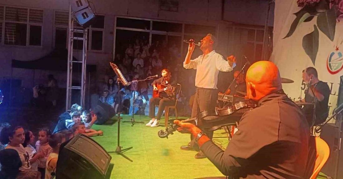 Bilecik’in Pazaryeri ilçesinde konser coşkusu yaşandı. Pazaryeri ilçesinde düzenlenen Eğitim