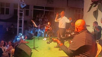 Bilecik’in Pazaryeri ilçesinde konser coşkusu yaşandı. Pazaryeri ilçesinde düzenlenen Eğitim