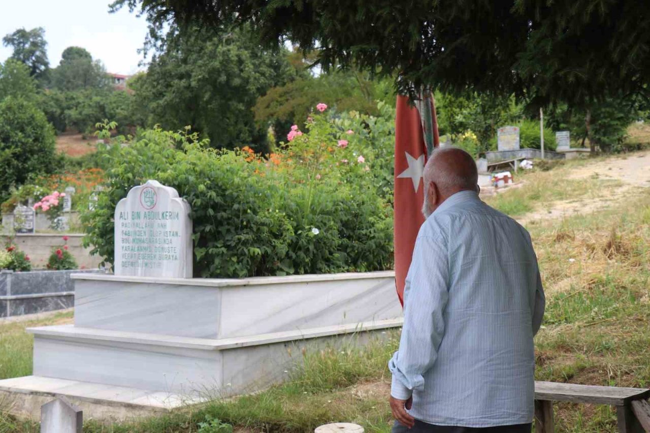 Sahabe oğlunun mezarını buldu, kitaplarını satarak türbeye dönüştürdü