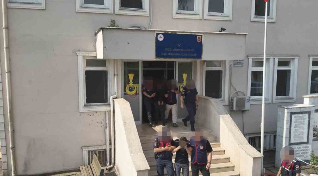 Sakarya merkezli 4 ilde jandarma ekiplerince düzenlenen eş zamanlı operasyonda,