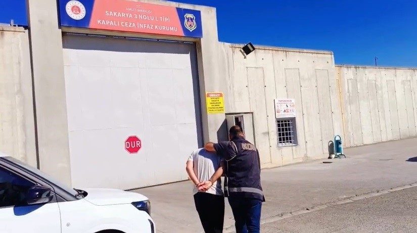 Sakarya’da polis ekiplerince yürütülen, yurt dışı bağlantılı bir suç örgütü