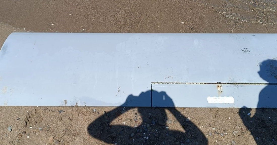 Sakarya’nın Karasu ilçesinde sahile vuran ve bir insansız hava aracına