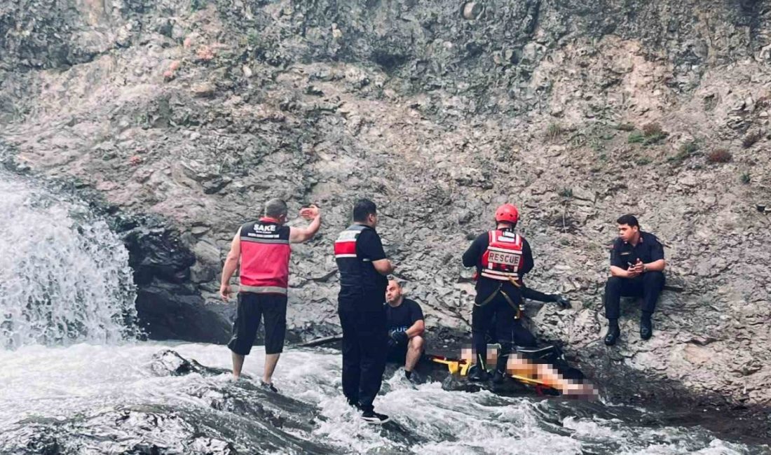 Sakarya’nın Hendek ilçesinde girdiği derede akıntıya kapılan 20 yaşındaki gencin