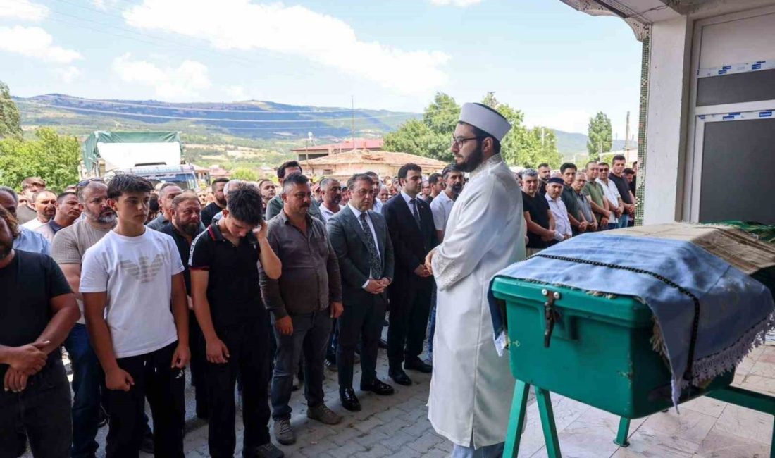 Bilecik’te sevilen muhtar Mustafa Canbaz, son yolculuğuna uğurlandı. Hayatını kaybeden