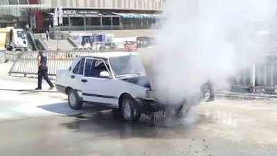 Kastamonu’da seyir halindeki otomobilde çıkan yangın itfaiye ekipleri tarafından söndürüldü.