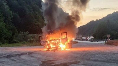 Bilecik’te seyir halinde motor kısmından bir anda alevler yükselen tır