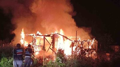 Bilecik’te sobadan çıkan yangın bağ evindeki kulübeyi küle çevirdi. Yangın