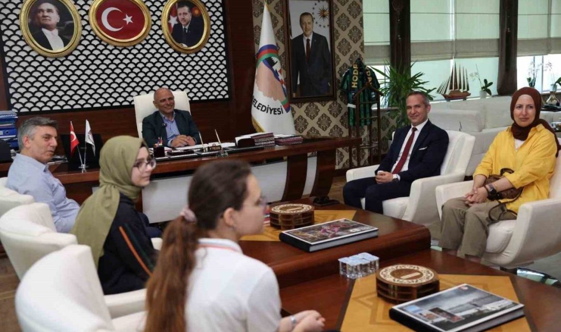 Söğüt: “Eğitim alanında sunduğumuz destekleri artırarak sürdüreceğiz” Körfez Belediye Başkanı Şener Söğüt, LGS, TYT ve AYT’ye hazırlık