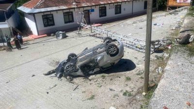 Kastamonu’nun Küre ilçesinde otomobilin takla atarak aydınlatma direğine çarptığı kazada