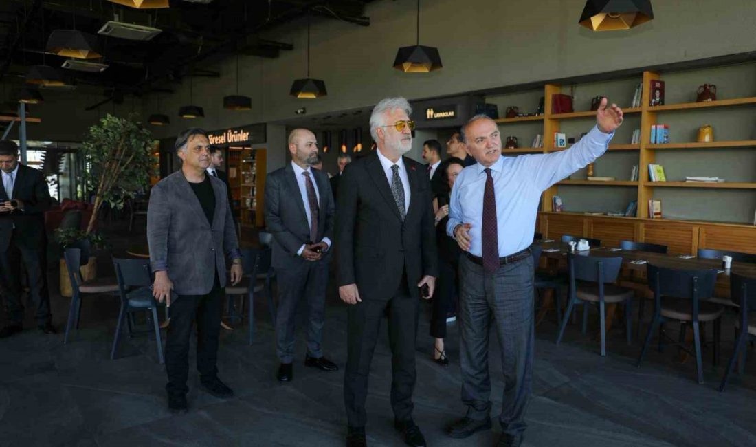 Düzce Belediye Başkanı Dr. Faruk Özlü, Devlet Tiyatroları Genel Müdürü