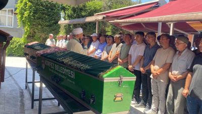 Kocaeli’den tatil için gittikleri Sakarya’da trafik kazasında hayatını kaybeden anne