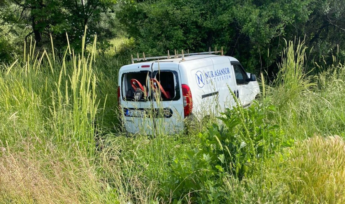 Bolu’da TEM Otoyolu’nun Köroğlu Rampaları mevkiinde minibüsle hafif ticari aracın
