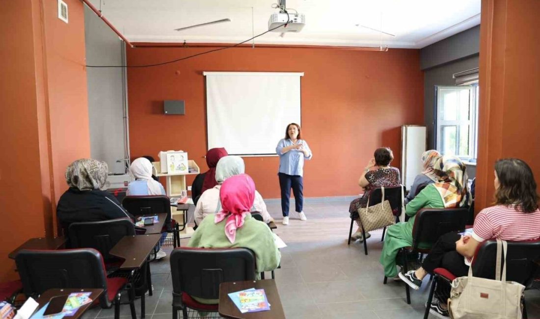 Düzce Üniversitesi Toplumsal Katkı Koordinatörlüğü tarafından Girişimci Kadın Akademisi programı