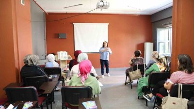 Düzce Üniversitesi Toplumsal Katkı Koordinatörlüğü tarafından Girişimci Kadın Akademisi programı