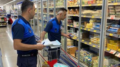 Tosya Belediyesi Zabıta Müdürlüğü ekipleri tarafından marketlerde ürün fiyatları, raf
