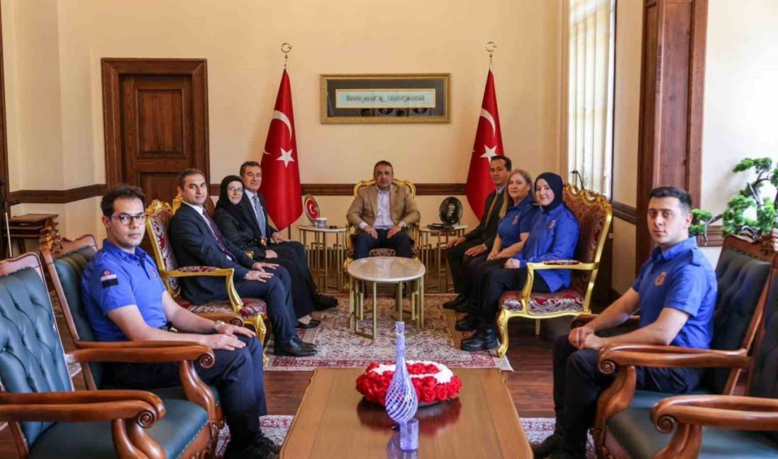 Bilecik Valisi Faik Oktay Sözer, ceza infaz kurumlarının personeliyle bir