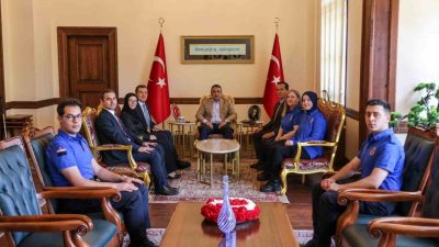 Bilecik Valisi Faik Oktay Sözer, ceza infaz kurumlarının personeliyle bir