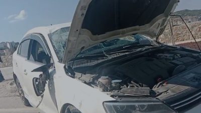 Bilecik’te virajı alamayan otomobilin orta refüje çarparak takla atması sonucu