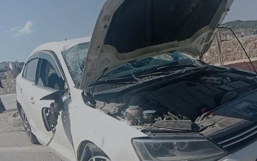 Bilecik’te virajı alamayan otomobilin orta refüje çarparak takla atması sonucu