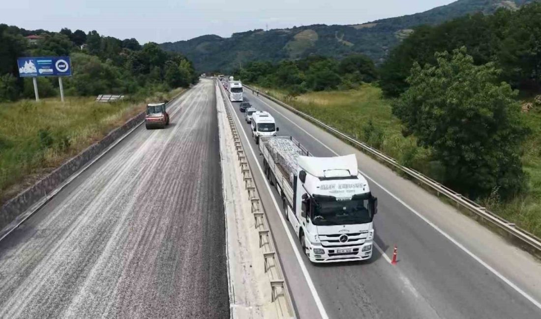 Yalova-Bursa kara yolu Süpürgelik mevkiinde asfaltlama çalışmaları sürerken bölgede yaklaşık