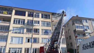 Kocaeli’nin Karamürsel ilçesinde 6 katlı apartmanın en üst katında çıkan