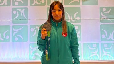 Düzce Üniversitesi Spor Bilimleri Fakültesi Antrenörlük Eğitimi Bölümü öğrencisi Zerda