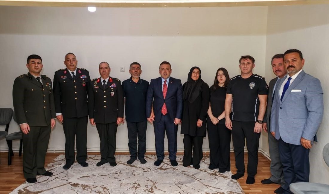 Bilecik’te protokol üyeleri, 15 Temmuz günü dolayısıyla şehit Ulş. Uzm.