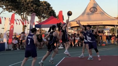 Düzce’nin Akçakoca ilçesinde düzenlenen 3×3 Sokaklar Bizim Basketbol Turnuvası’nı kadınlarda
