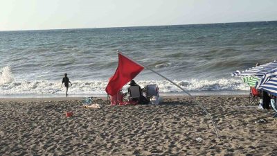 Düzce’nin Akçakoca ilçesinde olumsuz hava ve deniz şartları nedeniyle tüm